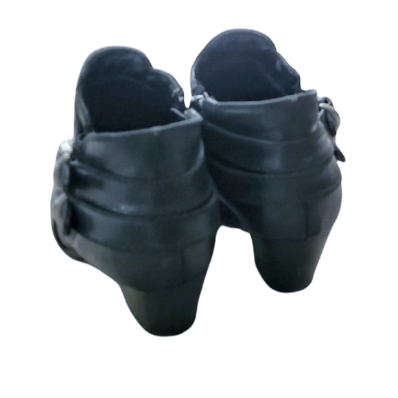 Baretraps Cute Black ankle boot with double side buckle. - Picture 3 of 8